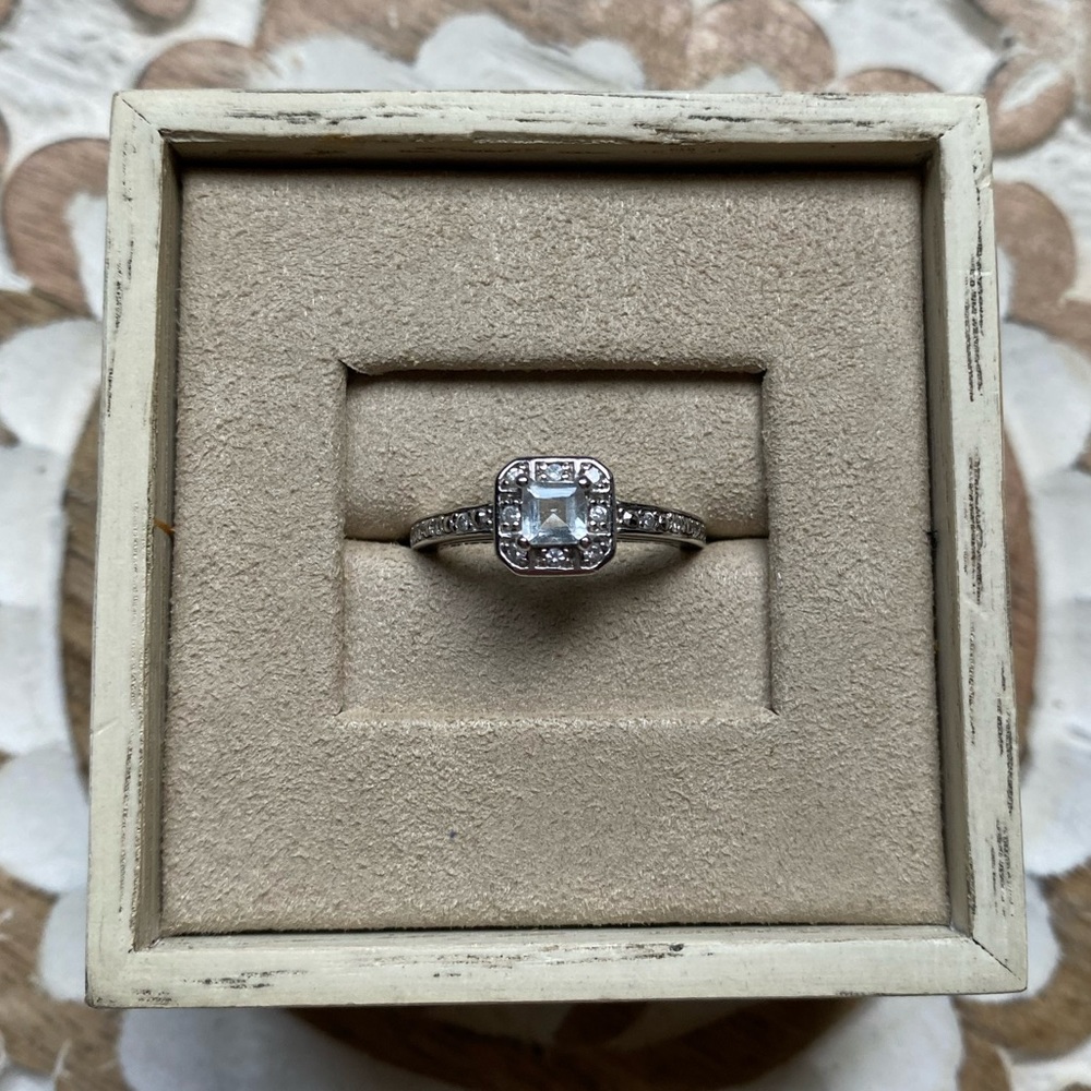 Sterling Silver 925 Ring with clear stones